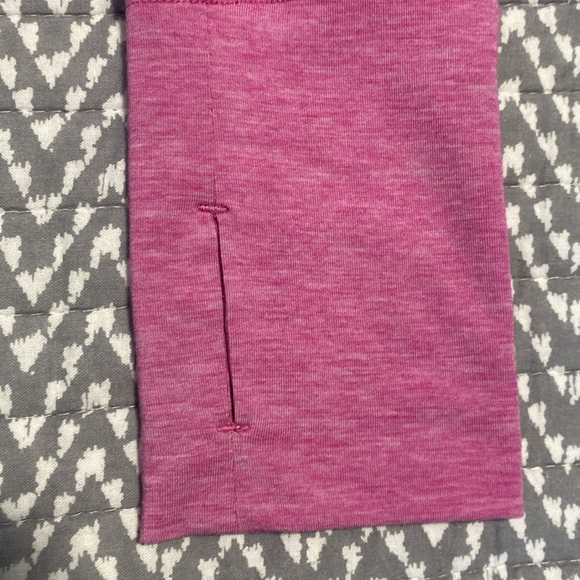 ⚡️Last Days! Gap Fit Active Thumb Hole Split Open Back Tie Knot Top S - Picture 9 of 10